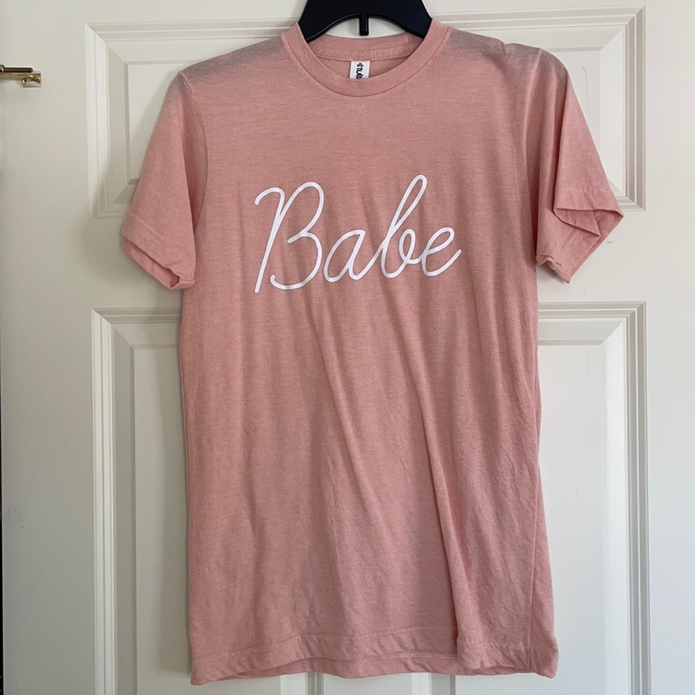 Soft and pretty Babe tee size small